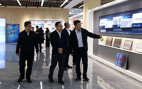 中國(guó)鋼研黨委副書(shū)記、總經(jīng)理高宏斌一行 到航產(chǎn)集團(tuán)調(diào)研